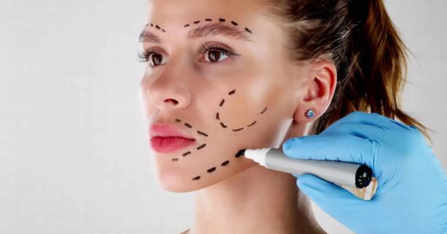 Best plastic surgery specialist doctor in sagar