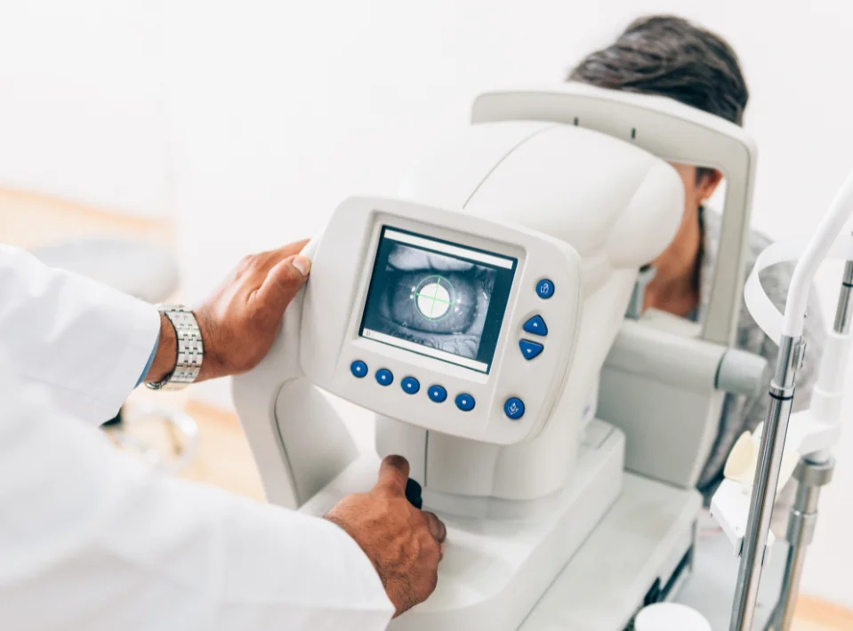 Best eye surgery specialist doctor in ambikapur