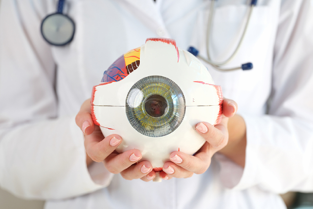 Best eye surgery specialist doctor in surajpur