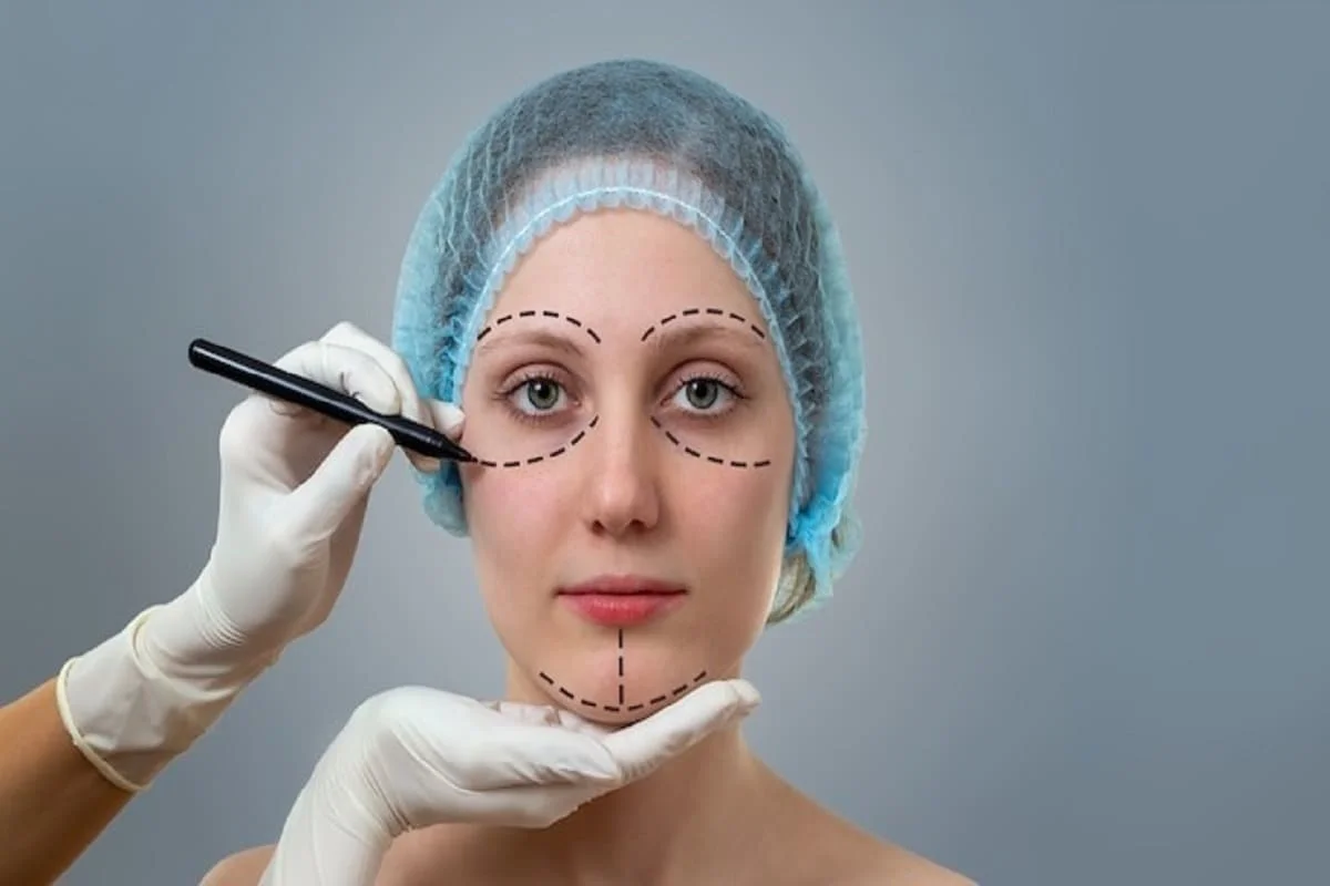 Cosmetic surgeon in dhamtiri