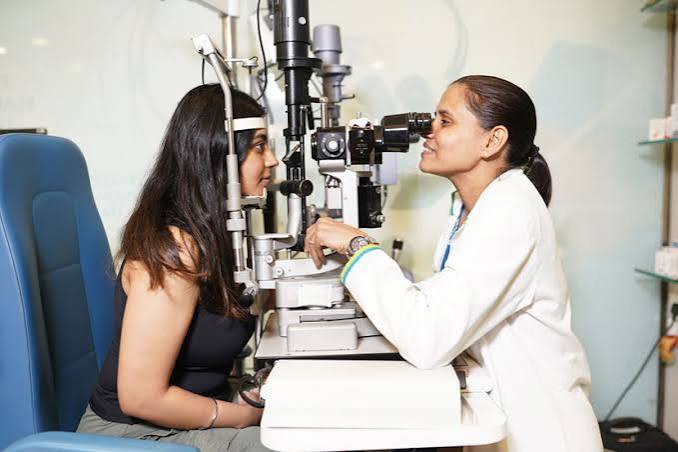 Best Eye Surgery Specialist Doctor in Guna